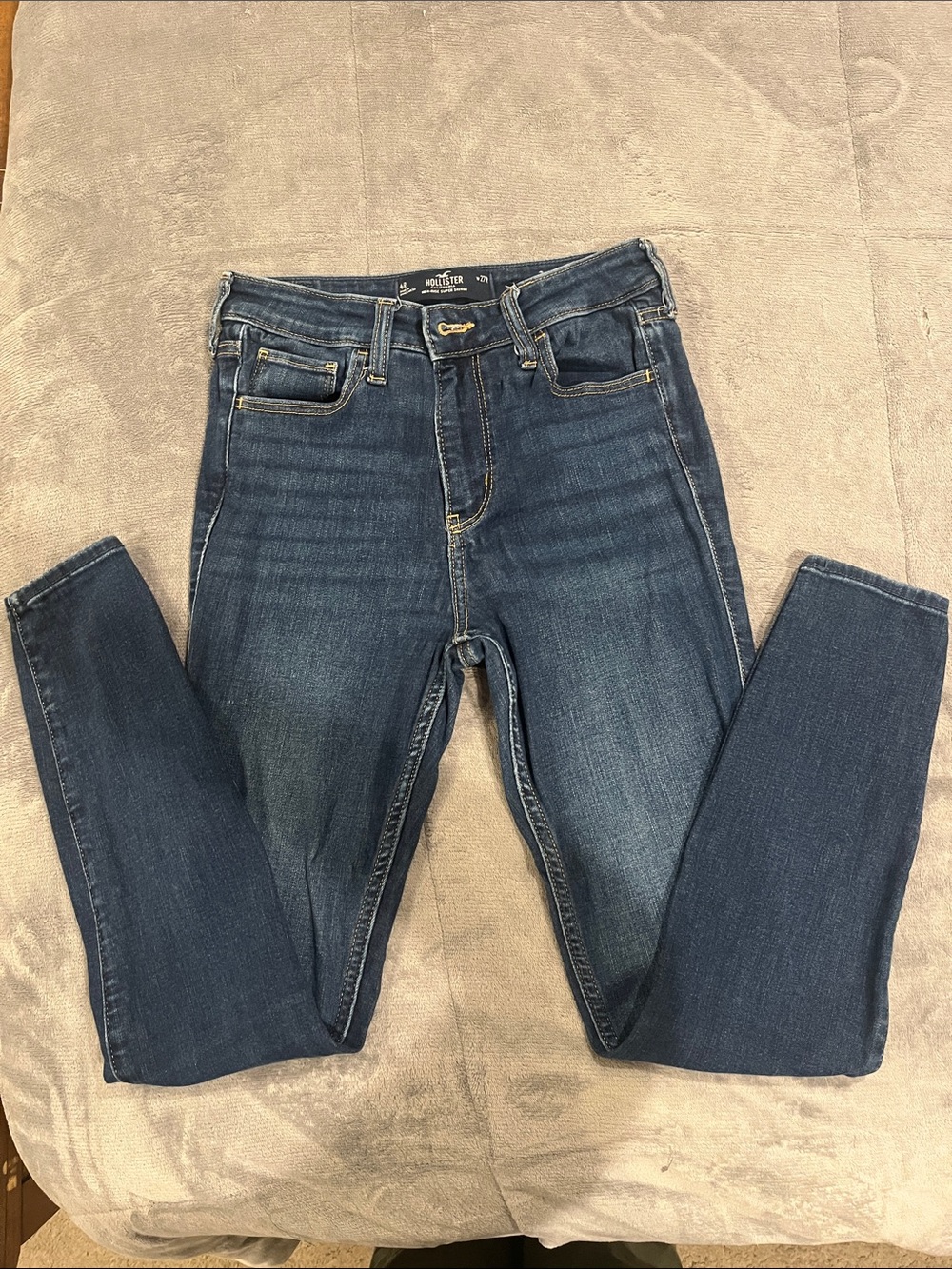 Hollister Women’s Dark Indigo Skinny Jeans